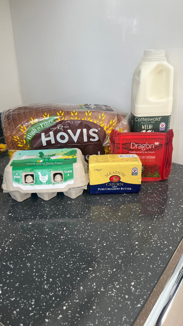 Staple Pack (Variant with: Semi-Skimmed Milk & Brown Bread)