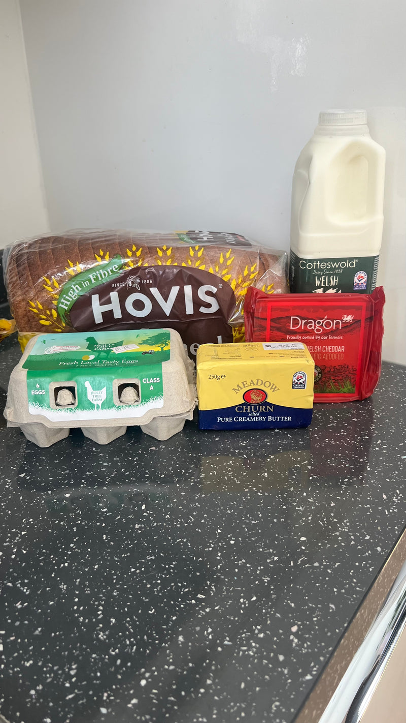 Staple Pack (Variant with: Semi-Skimmed Milk & Brown Bread)